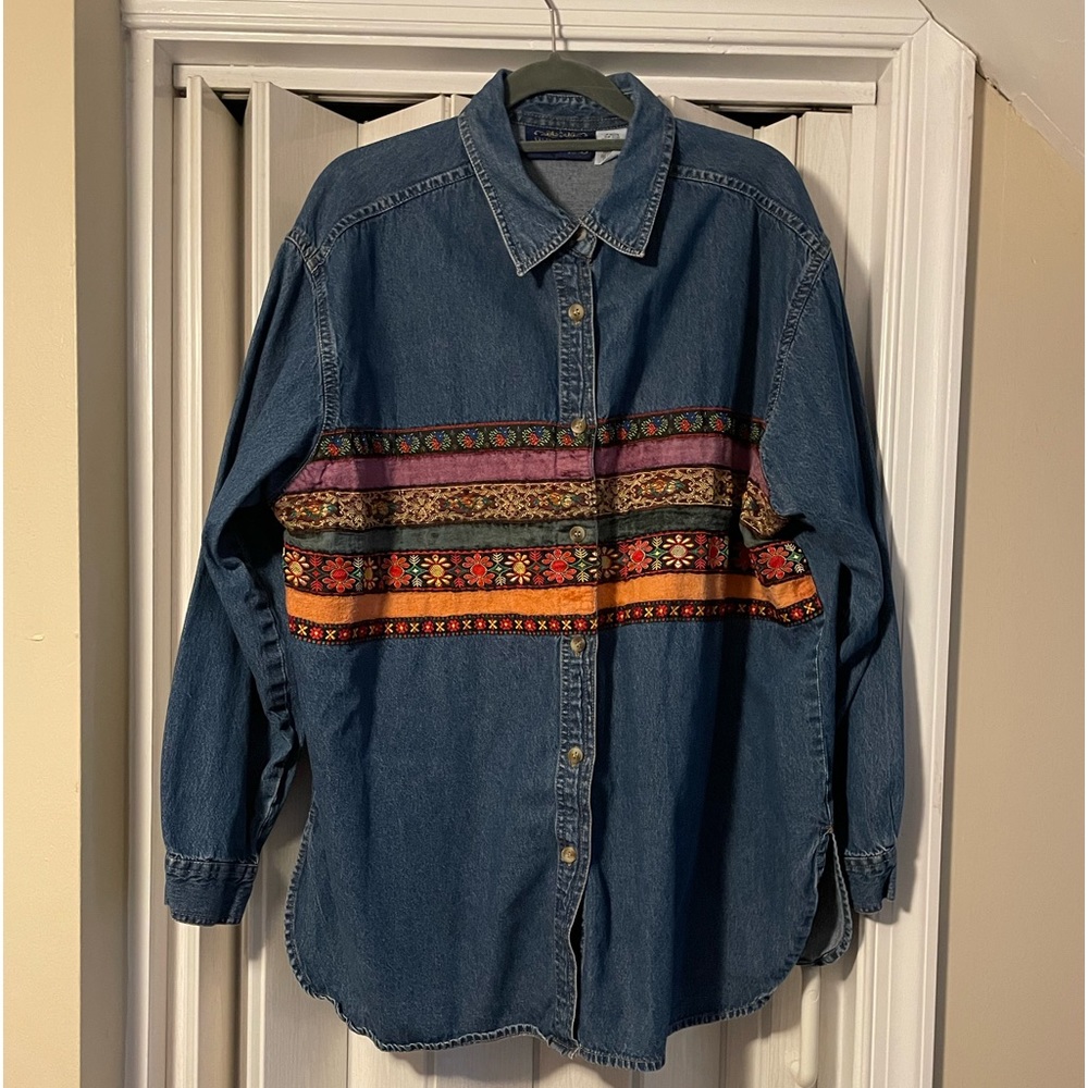 Willow Ridge Button Down Denim Shirt With Embroidery. Like New